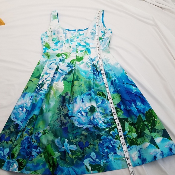 Nine West Fit & Flare Dress 4 Blue Floral Pockets - Picture 8 of 8